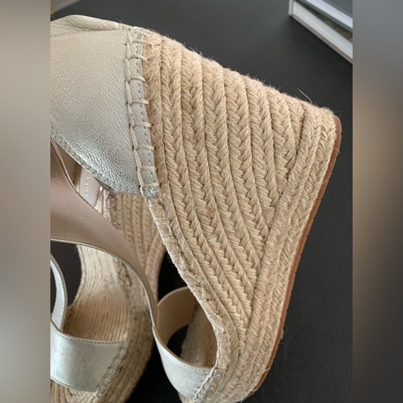 Kenneth Cole NY Olivia T Strap Espadrille Wedge Sandal Ice Leather - Picture 6 of 10